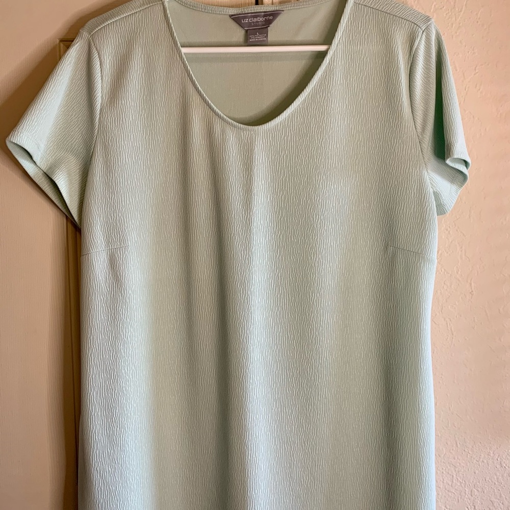 Women’s Liz Claiborne mint green blouse.